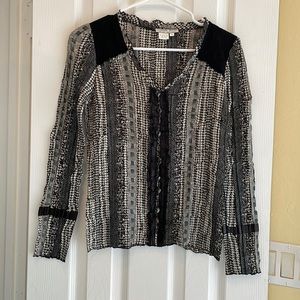 ALBERTO MAKALI Crinkle Houndstooth Textured V neck Beads Blouse